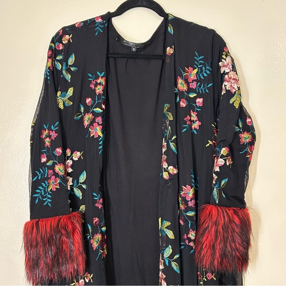 Jennafer Grace Jackets & Blazers - Jennafer Grace floral embroidered duster coat with faux fur trim cuffs